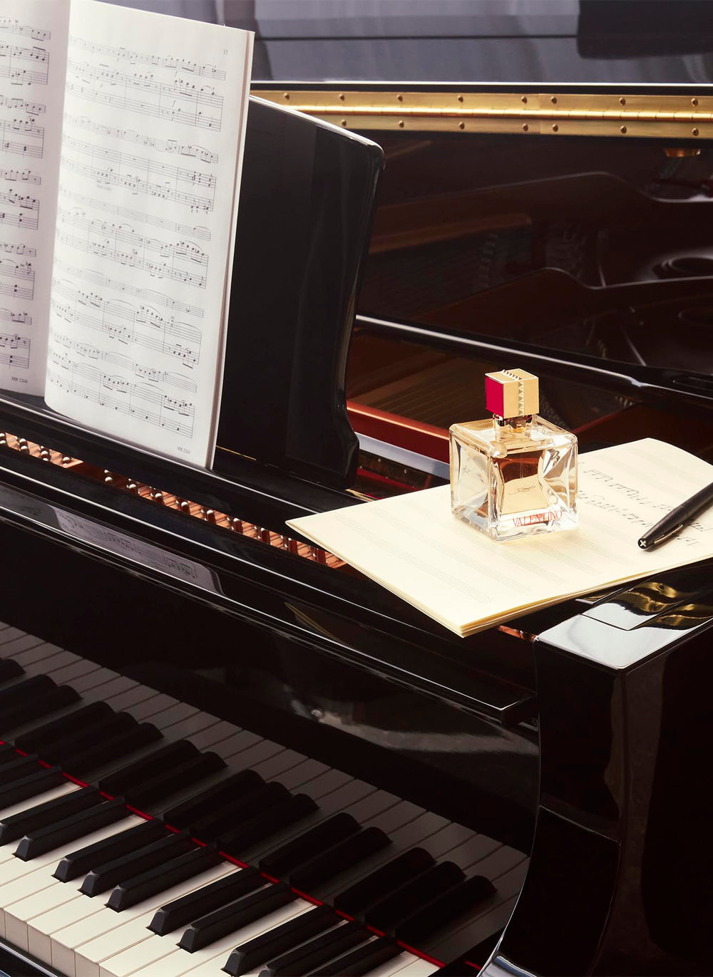 Valentino Voce Viva luxury fragrance suited for special occasions.