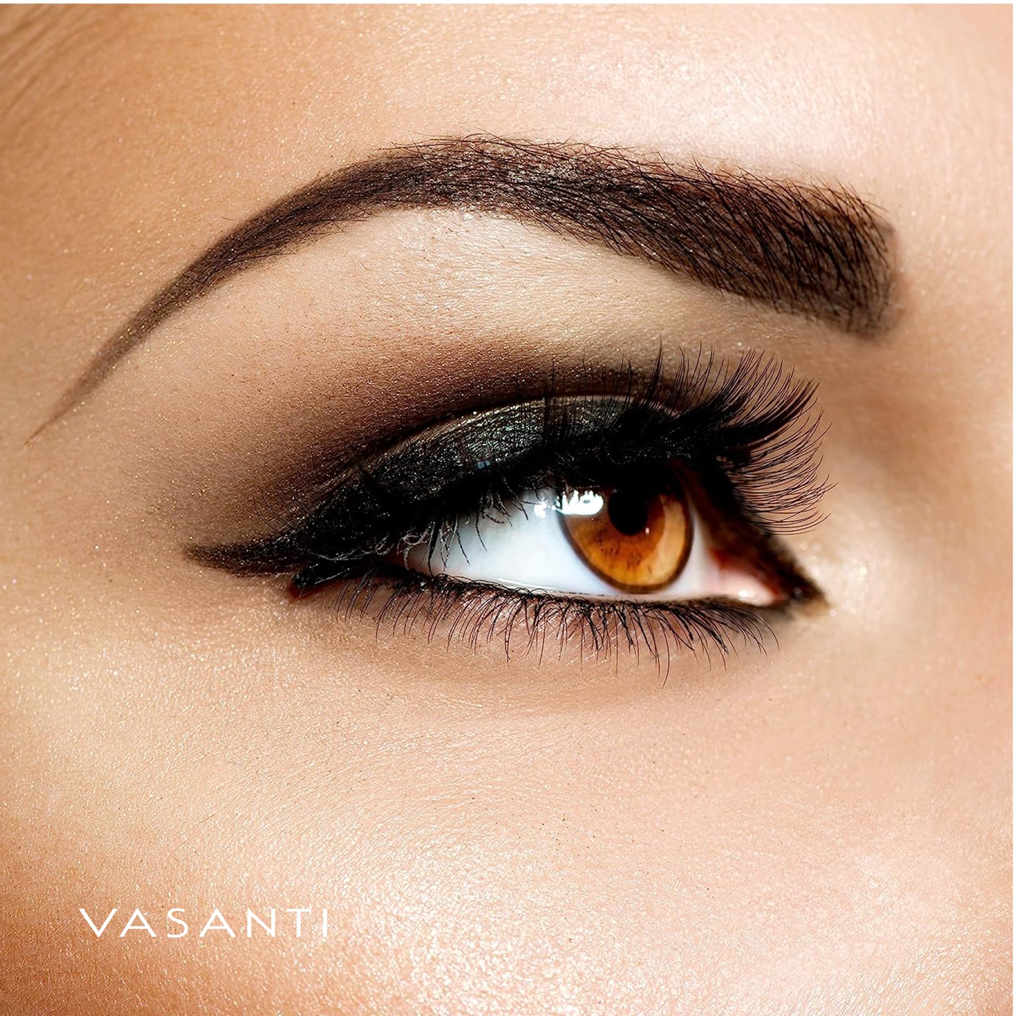 VASANTI Kajal Waterline, acabado intenso para look diario.