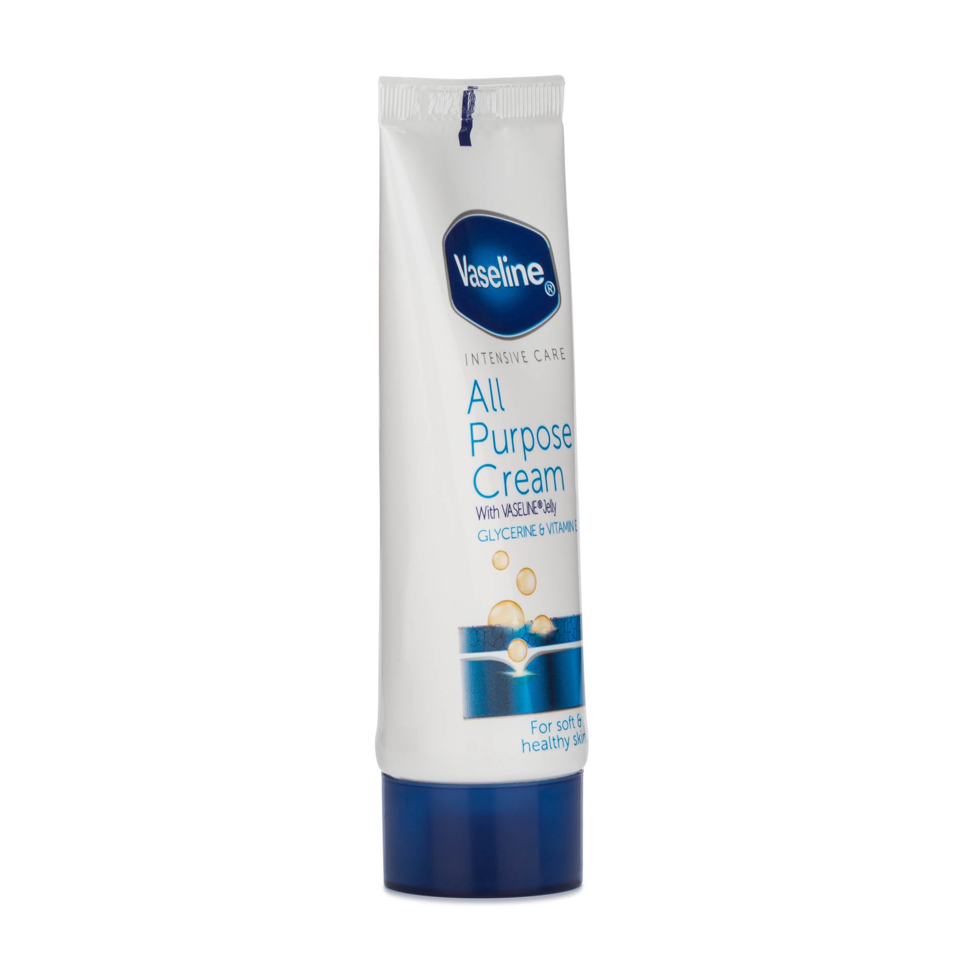 Vaseline aplicada en codos y manos para suavizar piel seca.