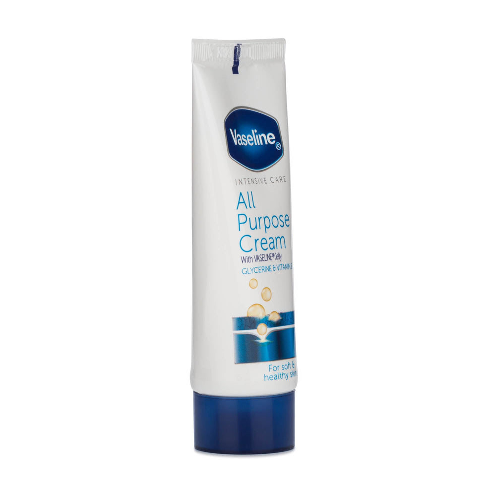 Vaseline aplicada en codos y manos para suavizar piel seca.