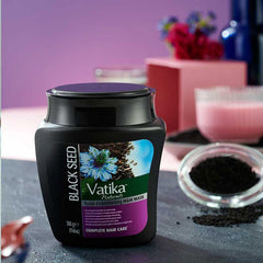Vatika Naturals cabello sedoso, foco resultado brillo suave tras cada uso.