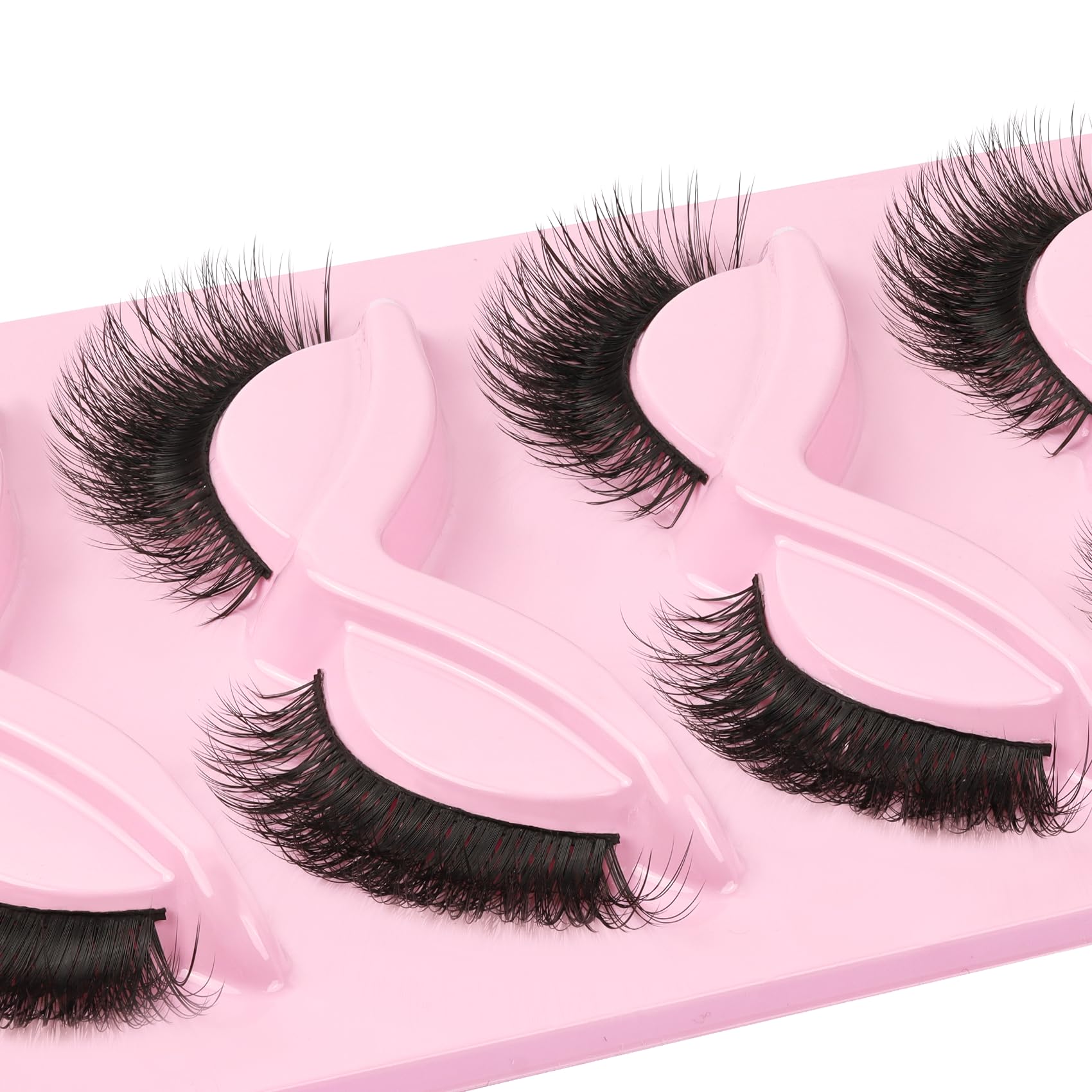Veleasha Cat Eye Lashes worn on eye for natural, vivid look