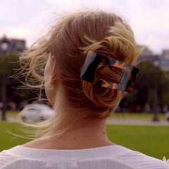 VELSCRUN duck-billed hair clip front view showing wide opening.