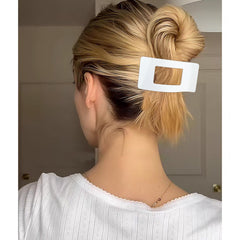 VELSCRUN flat hair clip in matte tortoise for chic styles.