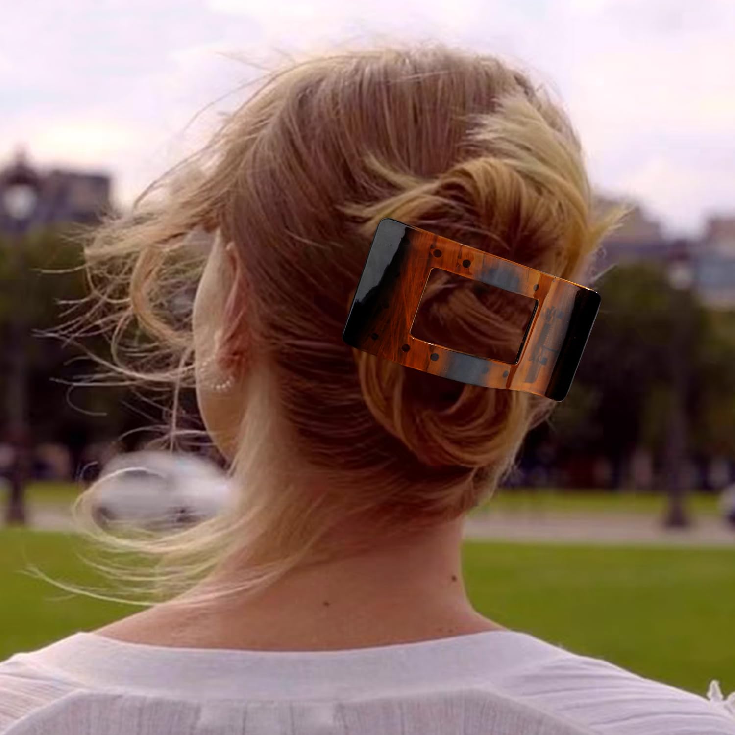 VELSCRUN non-slip grip clip keeps hair in place during workouts.