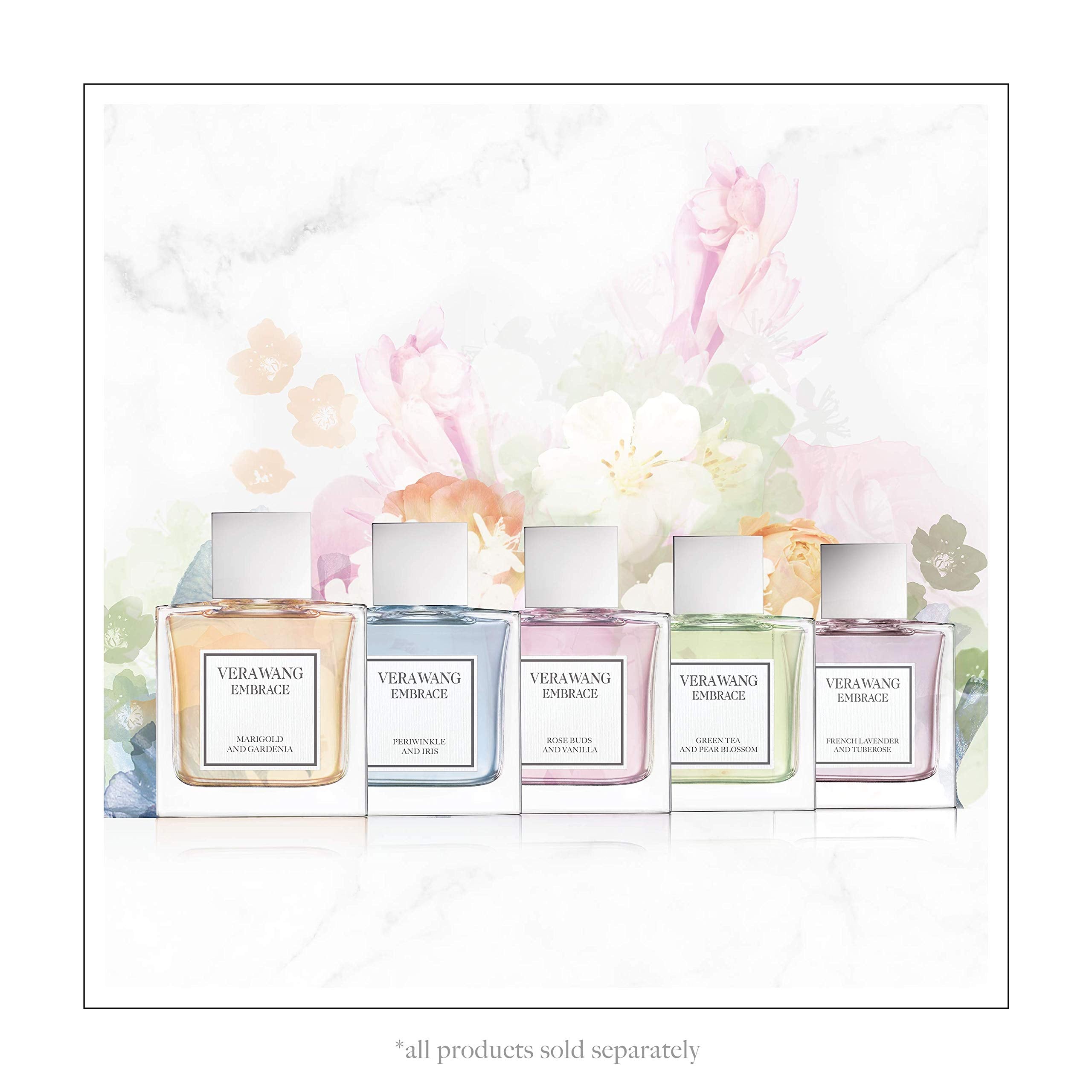 Close view shows pear blossom and green tea label hints for notes.