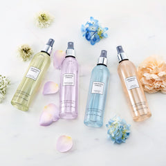 Top-note display featuring Melon, Mango, and Cardamom for a bright opening.