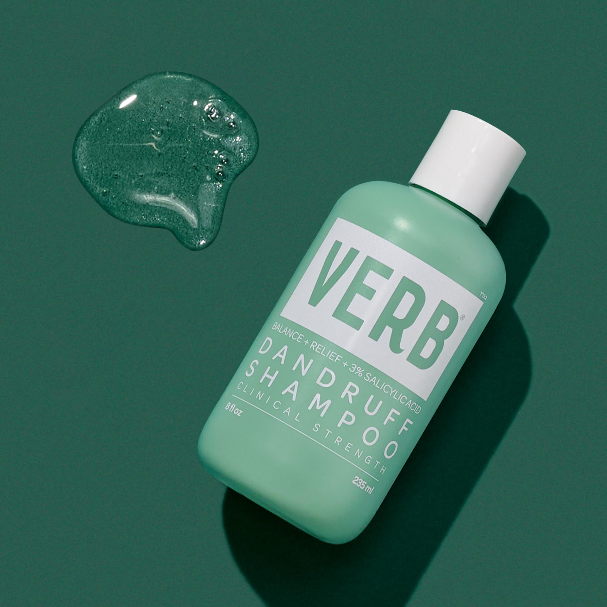 VERB Champú Anticaspa: aceite de salvia sclarea para calmar irritación.