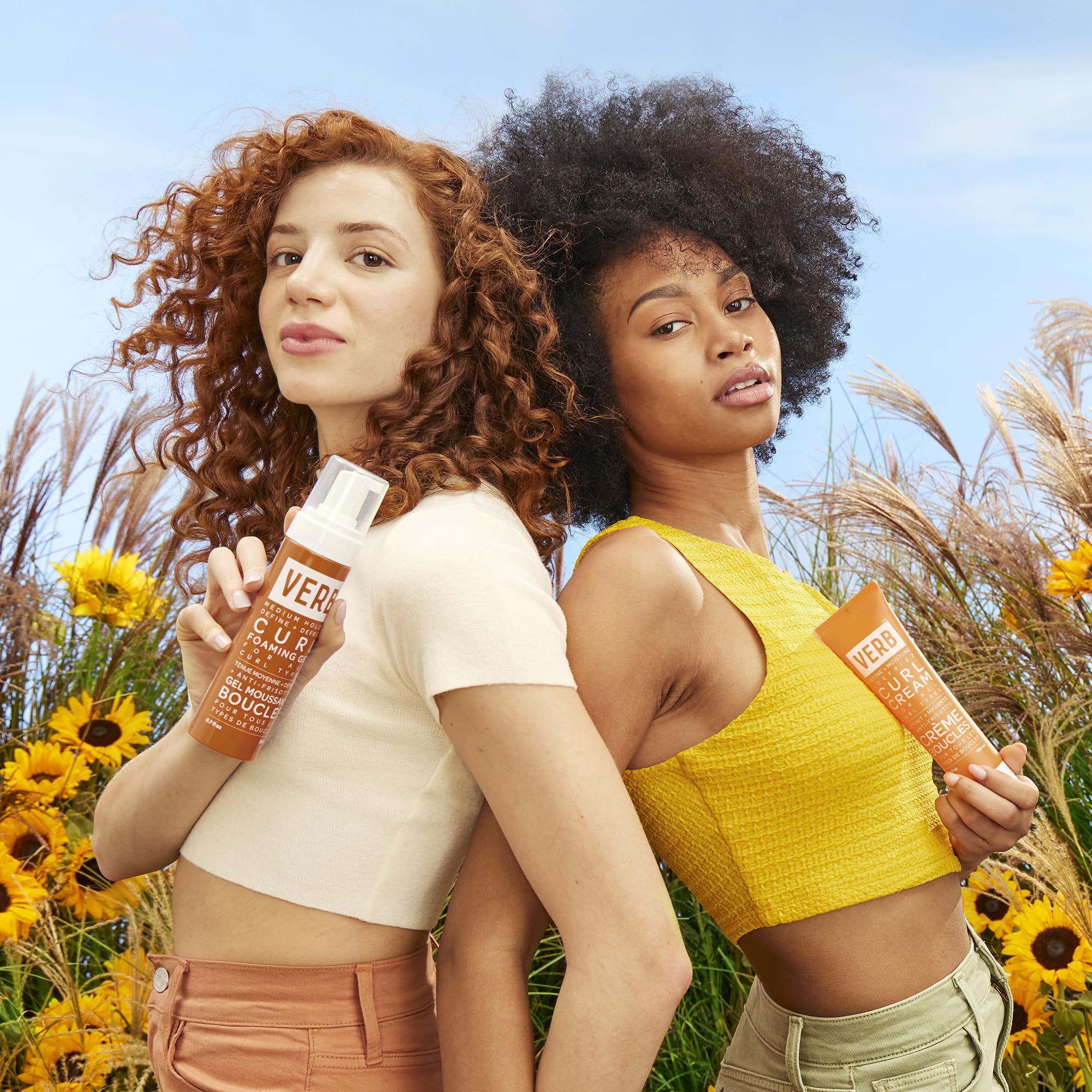 Complejo SunflowerCurl y aceites nutren la definición de VERB Curl Foaming Gel.