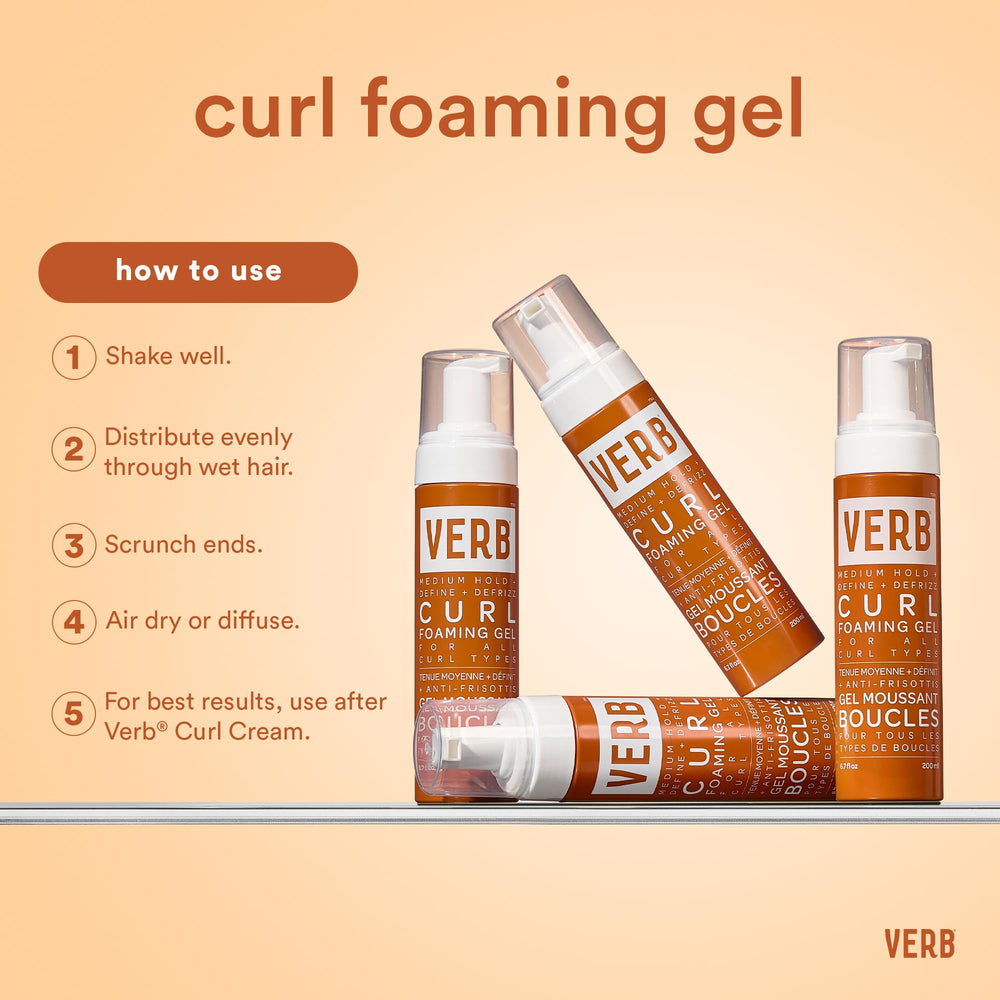 VERB Curl Foaming Gel favorece la retención de rizos con textura flexible.