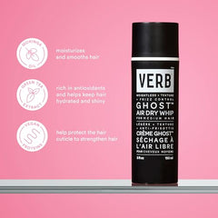 VERB Ghost secado al aire manos aplicando crema de forma uniforme.