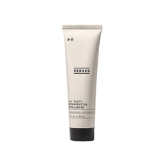 Versed Day Maker exfoliante cremoso frente de la botella; piel suave lista para el día.