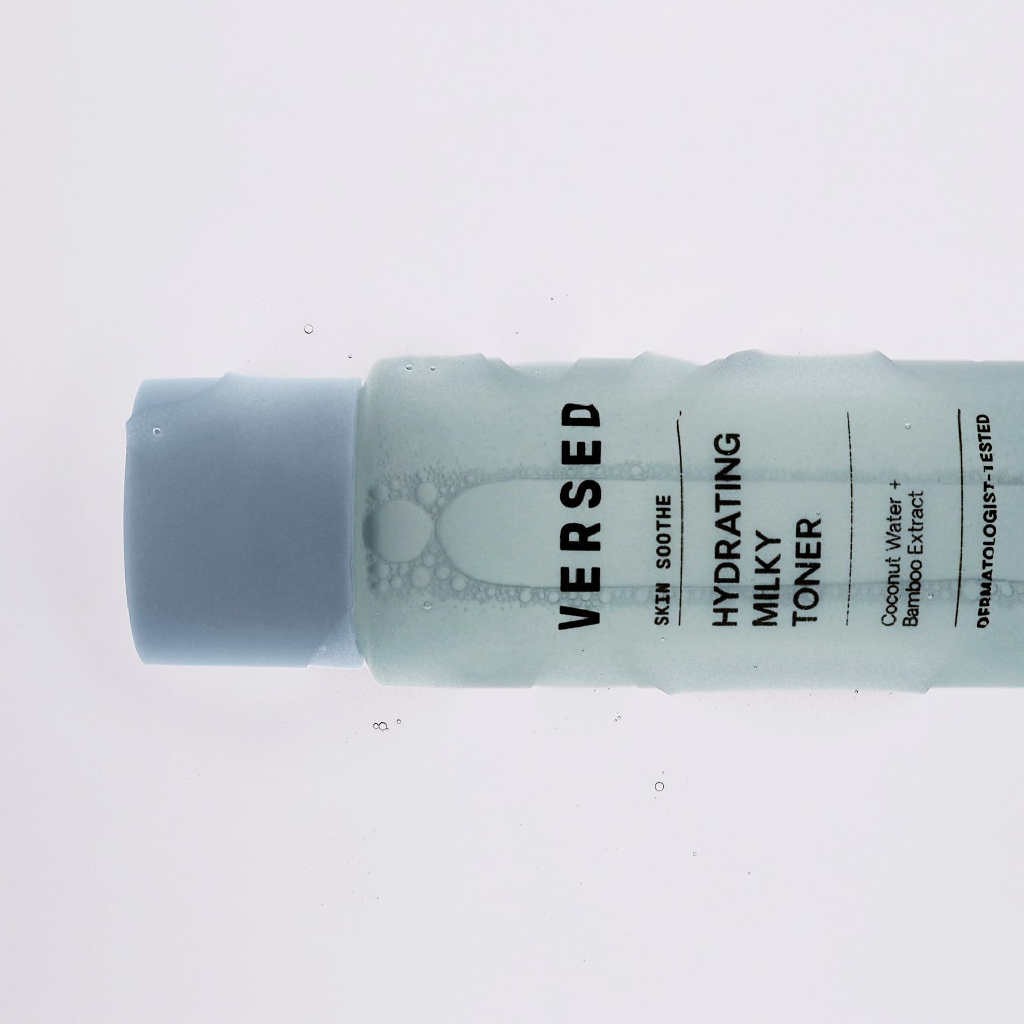 Versed Skin Soothe Tónico: empaque claro y práctico.
