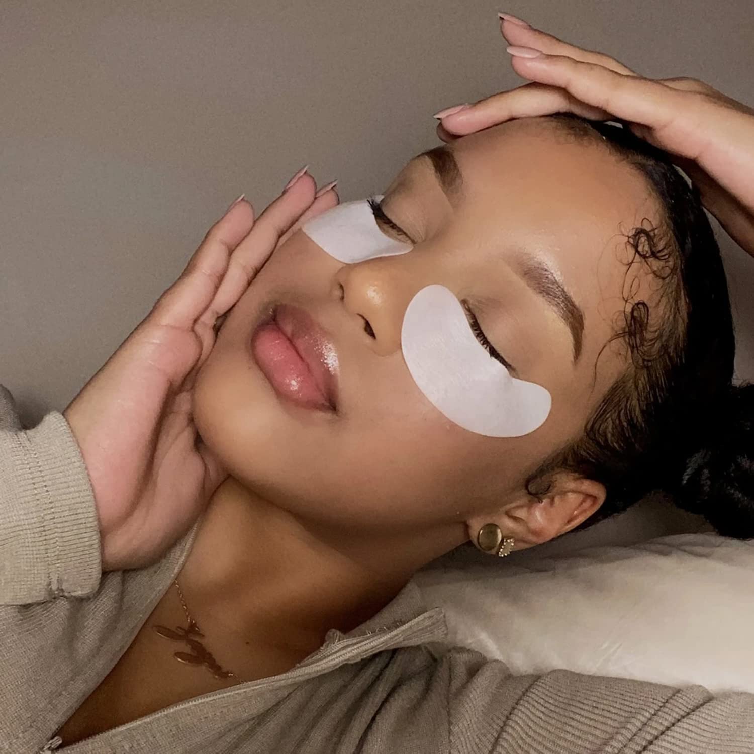 VEYES INC moisturizing under-eye patches keep skin hydrated