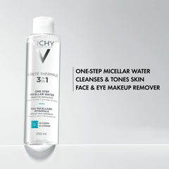 Aplicación con disco de algodón para desmaquillar ojos suavemente con Vichy