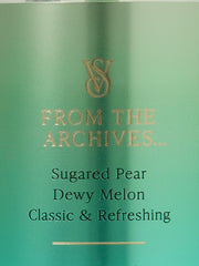 Victoria's Secret Pear Glace spray action, quick refresh for a lively fruity touch.