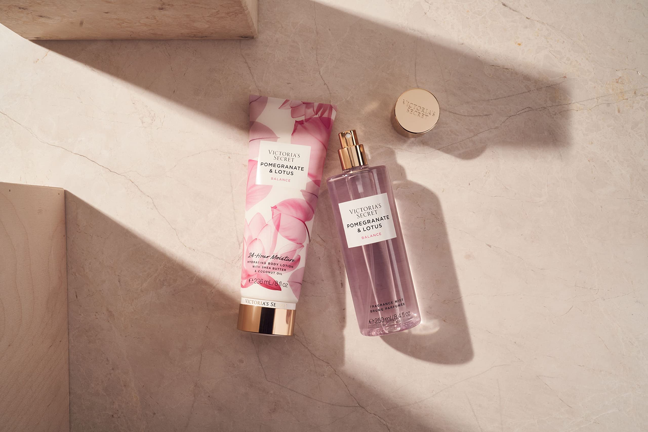 Envase elegante de Victoria's Secret Pomegranate & Lotus.