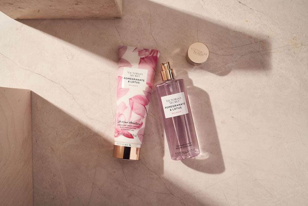 Envase elegante de Victoria's Secret Pomegranate & Lotus.