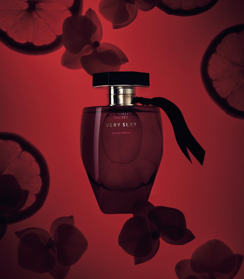 Victoria's Secret Very Sexy warm tones evoke a cozy, inviting mood.
