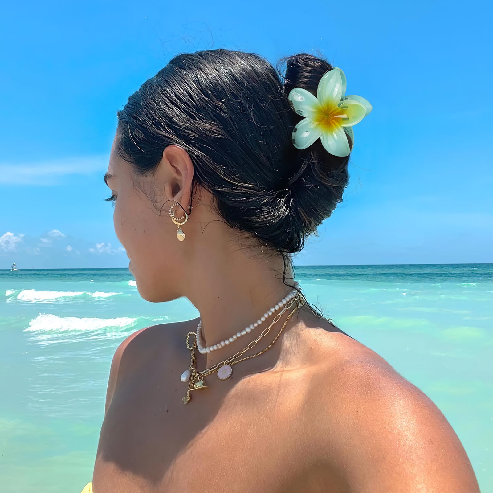 Vigorpace hibiscus flower clip, side view, secure all-day hold without slipping.
