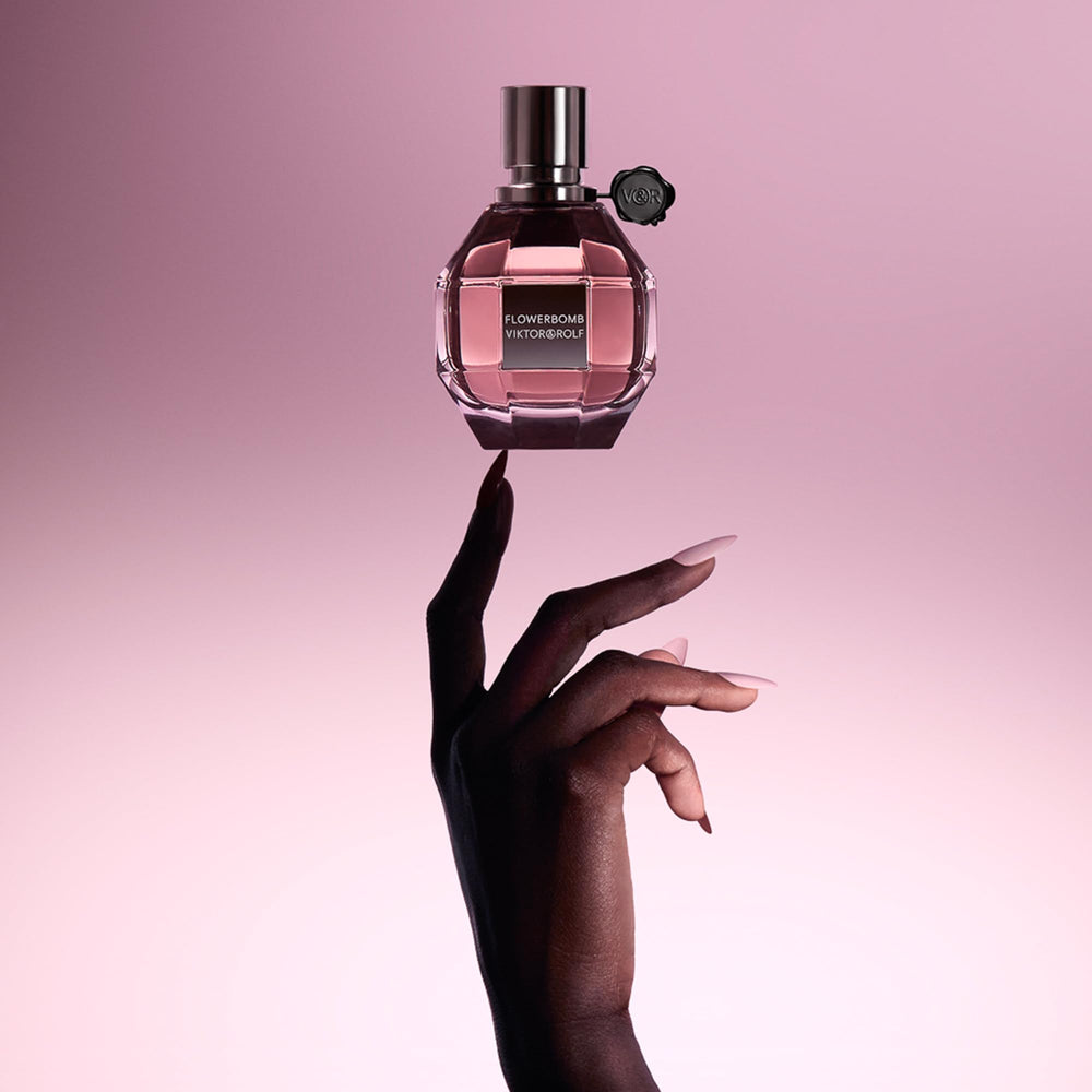 Viktor&Rolf Flowerbomb box packaging highlights premium gifting