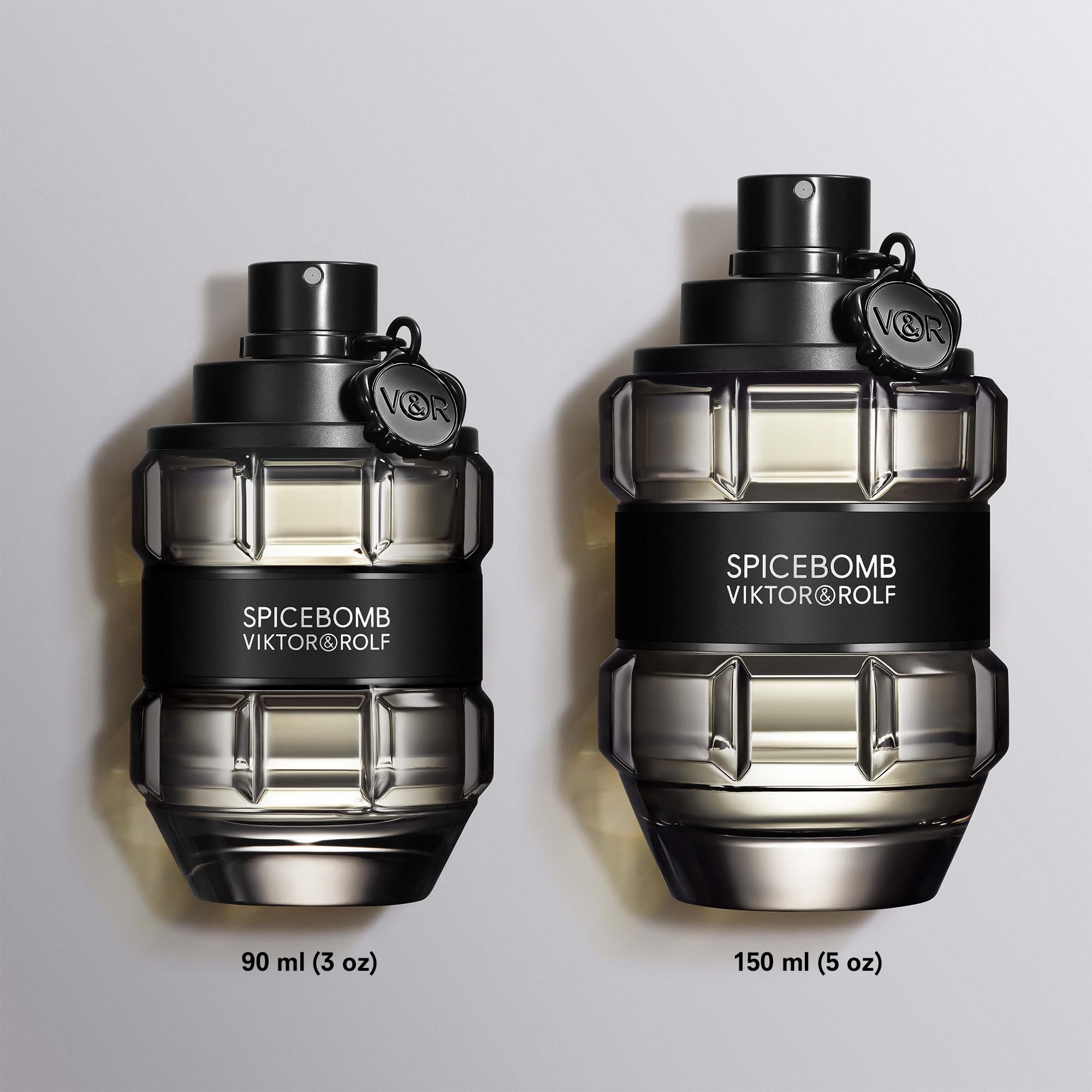 Viktor&Rolf Spicebomb juice close-up highlighting citrus and tobacco notes.