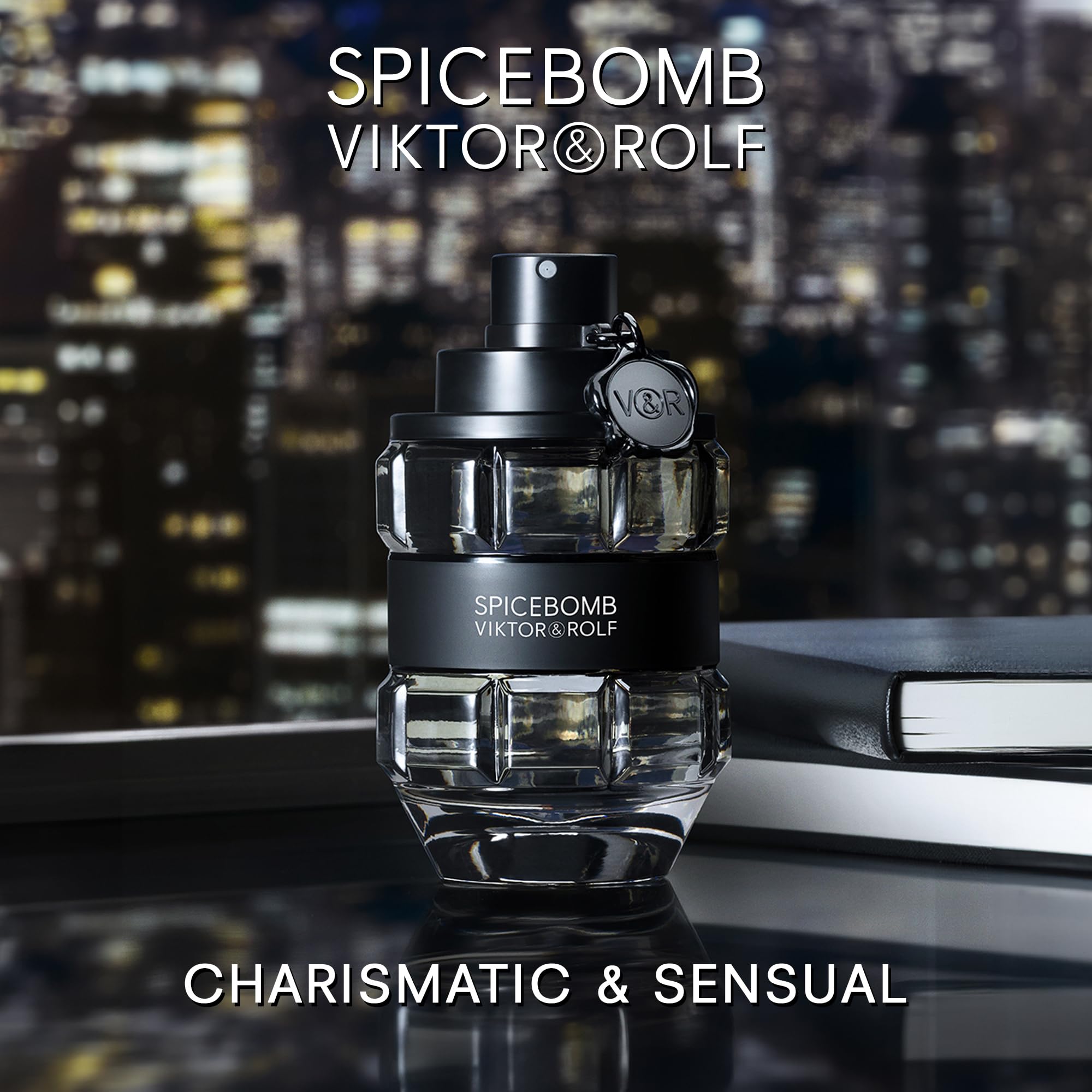 Viktor&Rolf Spicebomb spray nozzle in action for instant projection.