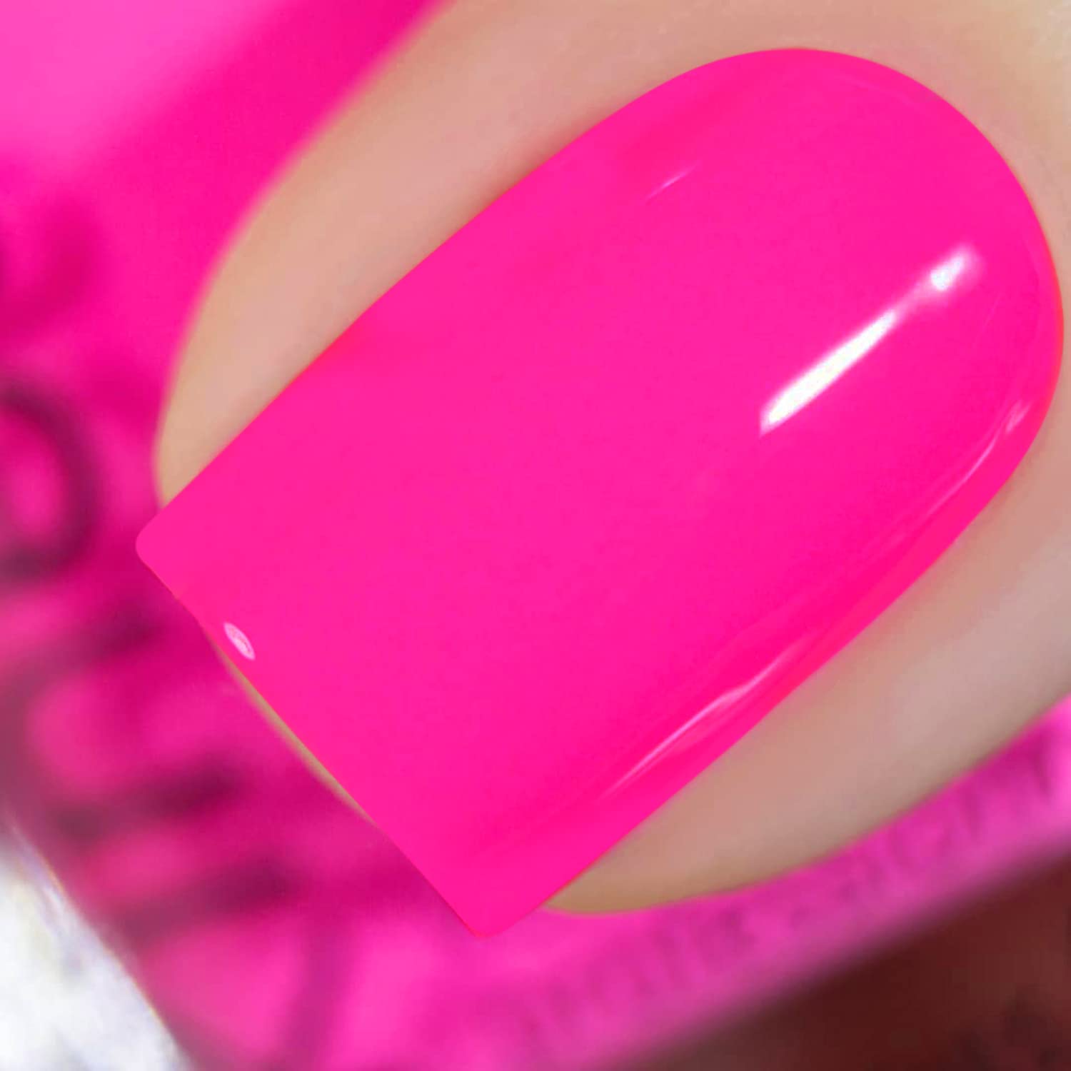 Vishine Hot Pink gel polish bottle shows vibrant color for long lasting nails