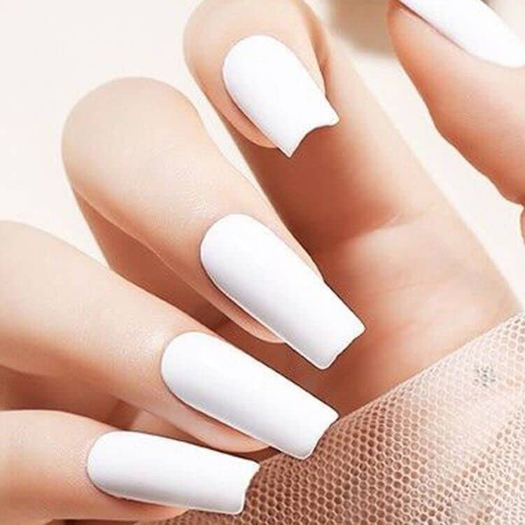 Vishine Pure White gelpolish swatch on nail for seamless coverage
