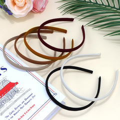 Vovii thin headband natural color worn by model for versatile everyday style.