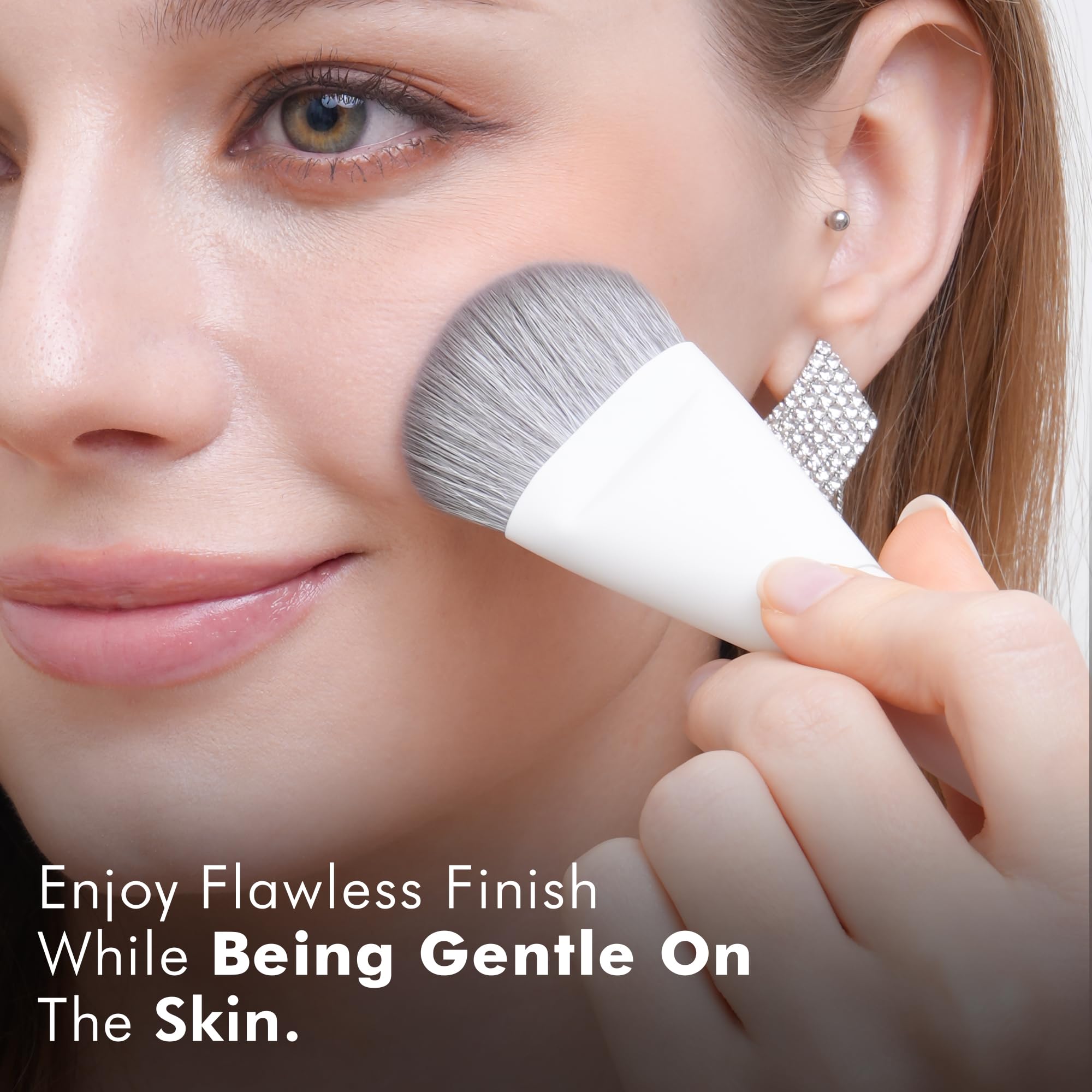 VYNESTRA eyeliner/brow brush delivers sharp definition for eyes