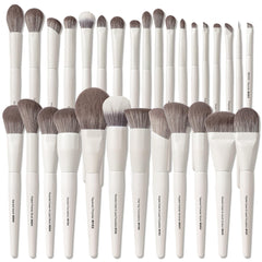 VYNESTRA 30 Pcs Pro Grade Makeup Brushes Set packaging presents a gift-ready kit