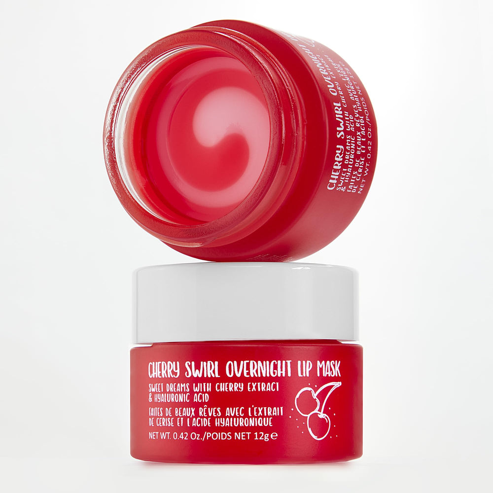 W7 Sweet Dreams sugar crystals close-up highlighting gentle lip exfoliation.