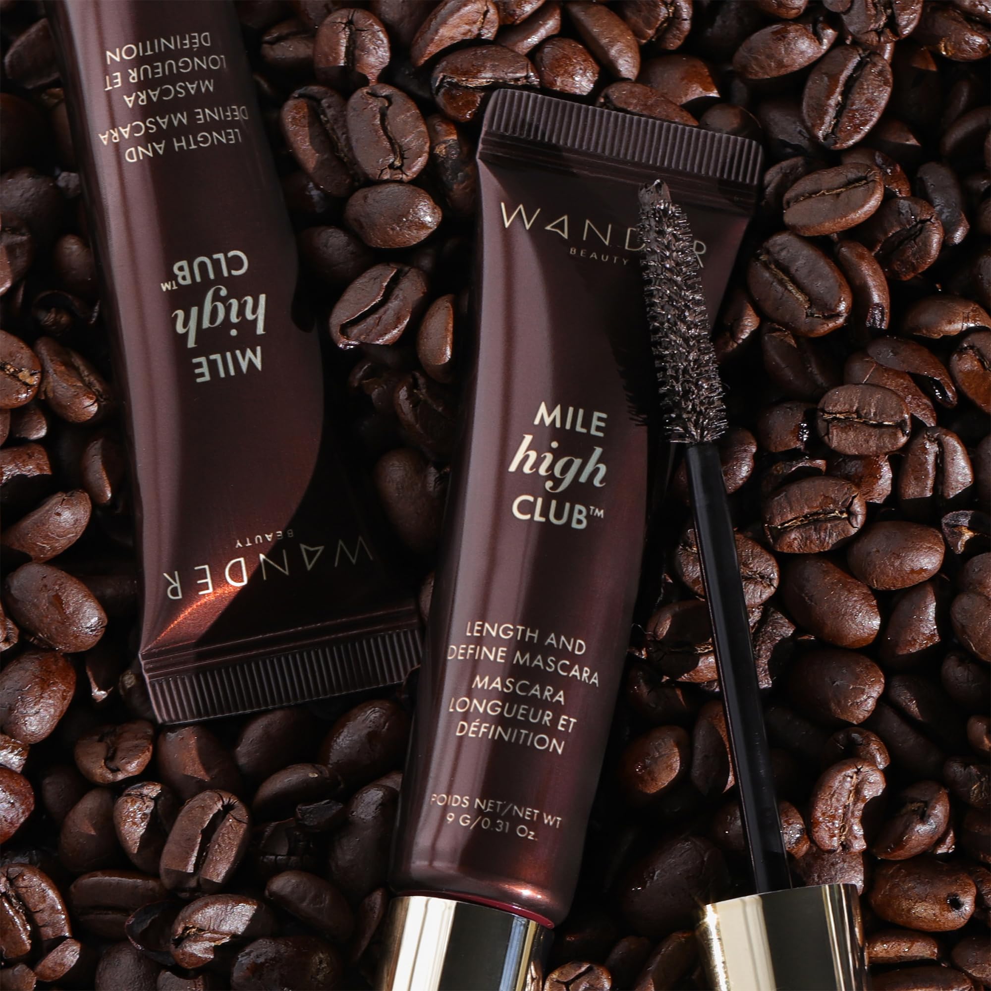 Wander Beauty Mile High Club mascara bristle pattern closeup demonstrating volume lift.