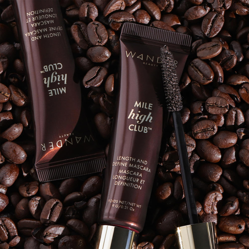 Wander Beauty Mile High Club mascara bristle pattern closeup demonstrating volume lift.
