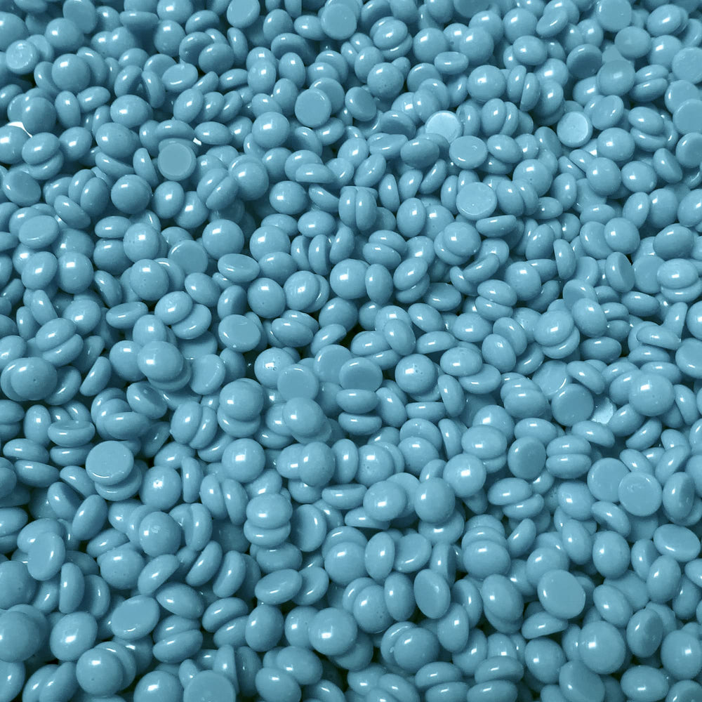 Aloe leaf extract in Waxness beads for soothing waxing sessions.