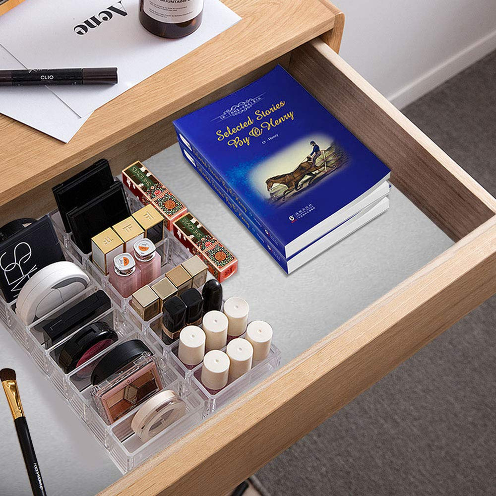 Weiai eight-compartment organizer keeps powders, blushes, and eyeshadows easily found.