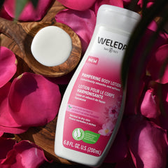 Ingrediente principal rosa silvestre y jojoba hidratan la piel sin grasa.