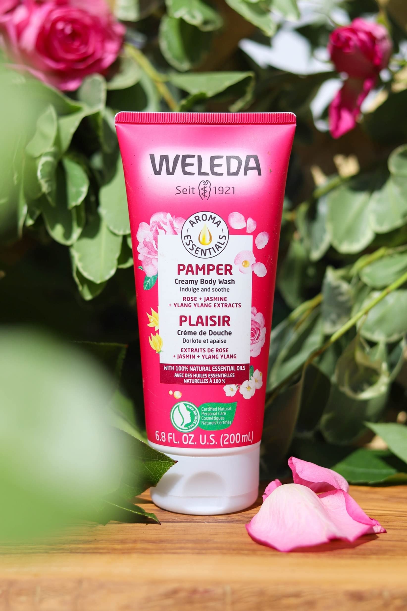 Envase de Weleda con gel de ducha cremoso ideal para piel sensible.