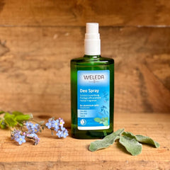 Etiqueta frontal de Weleda con salvia, romero y lavanda