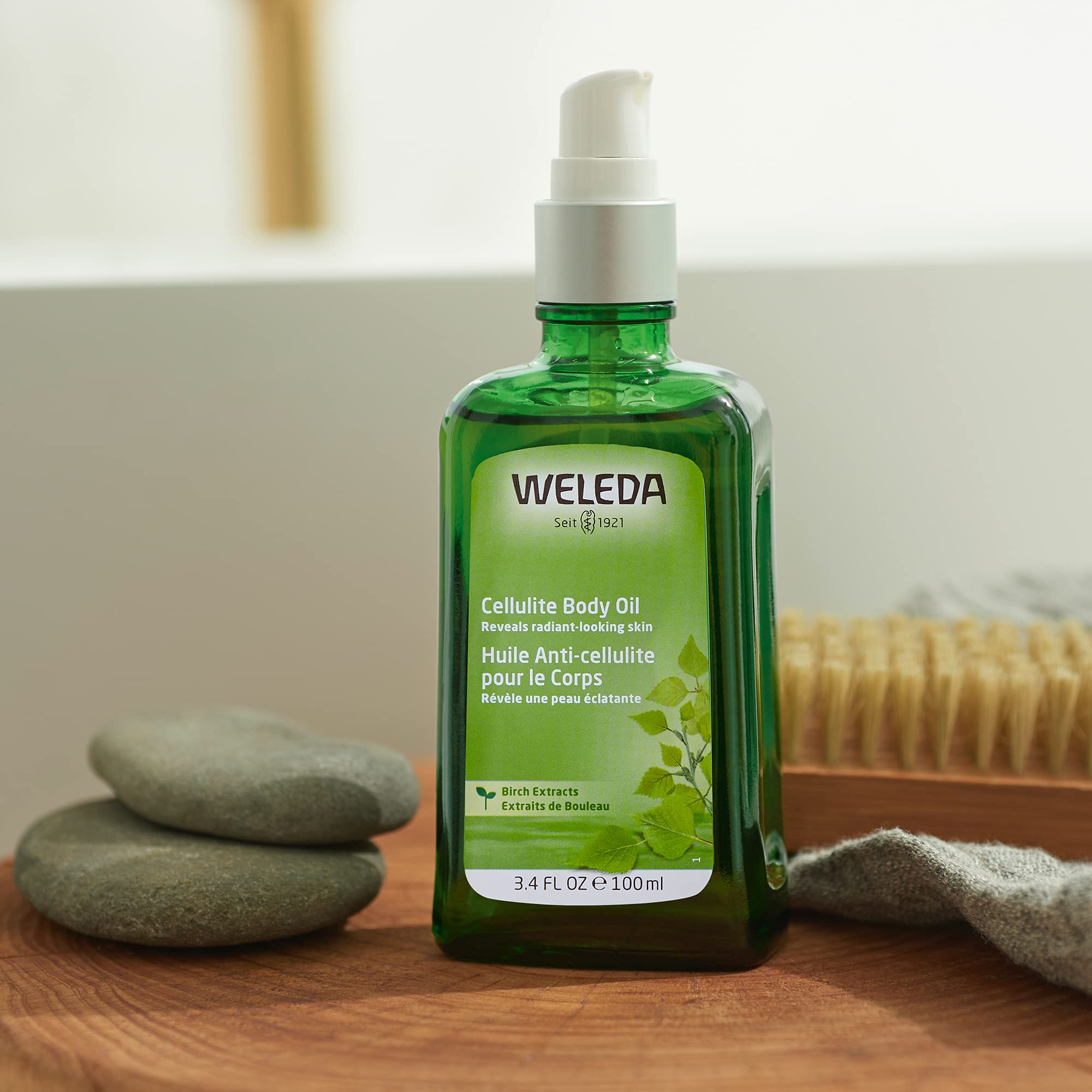 Weleda ingredientes naturales: abedul, romero y rusco para un cuidado equilibrado.