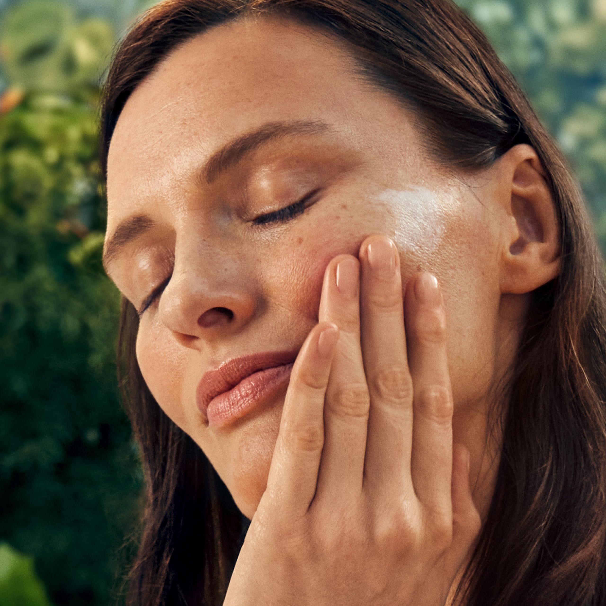 Weleda Plumping Day Cream application steps for a morning routine.