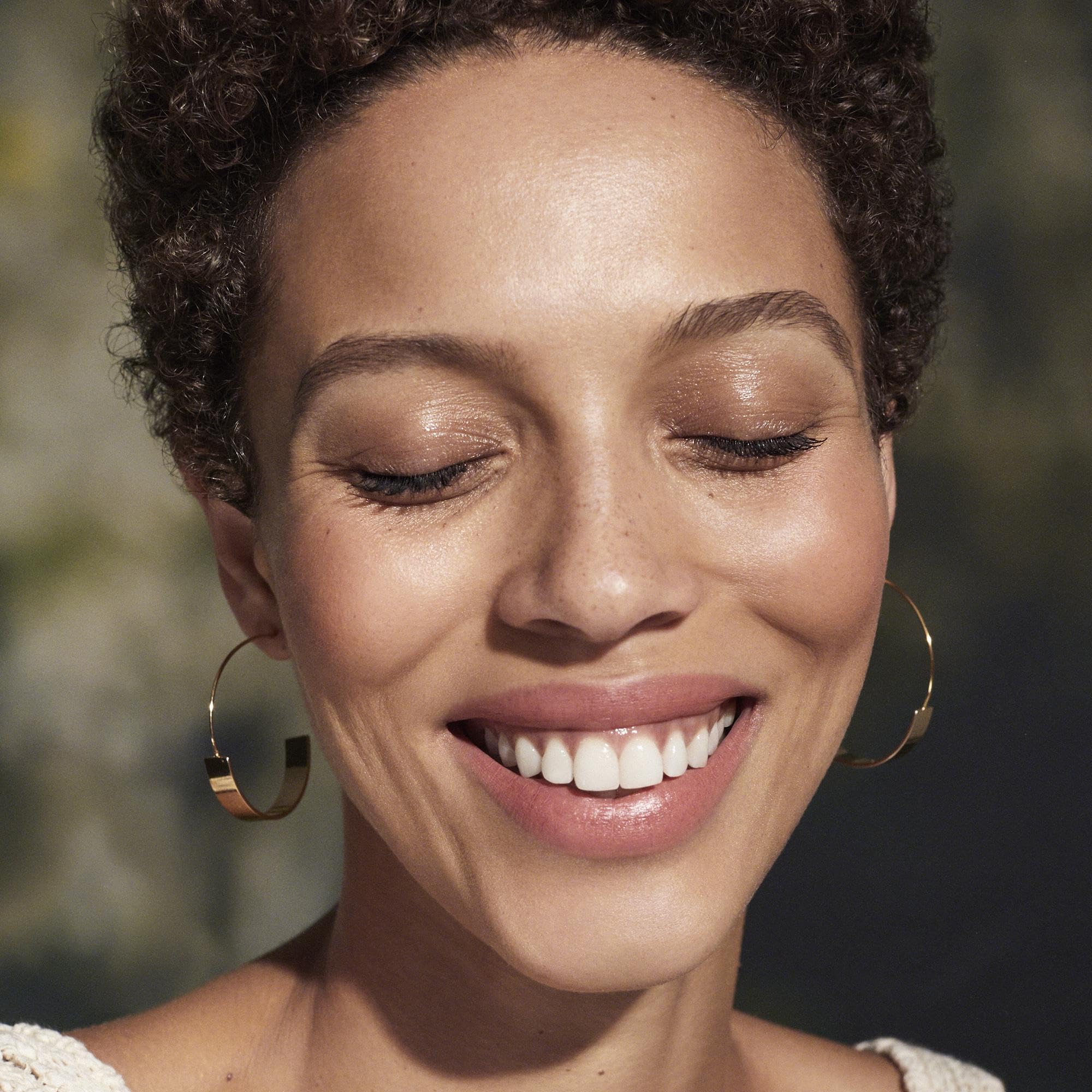 Well People Bio Powder Foundation ingredients include squalane, starch, and mica.