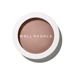 Well People Bronceador horneado muestra textura suave para un resplandor natural continuo.