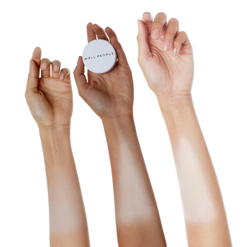 Well People Polvo Suelto difumina imperfecciones para look natural.