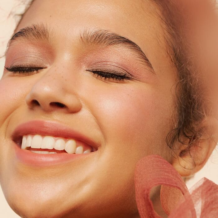 Power Palette presenta tonos naturales para realzar la mirada de forma suave.