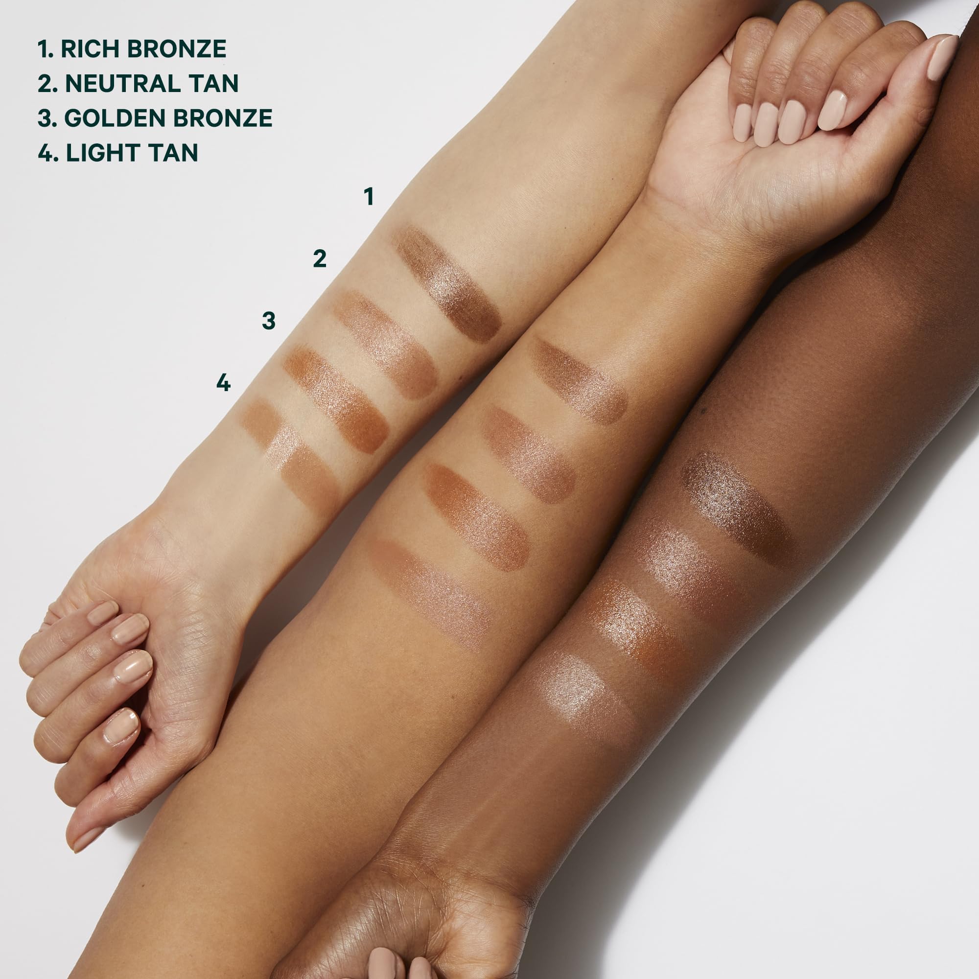 Well People Supernatural Barrita Bronceadora aplicada en mejillas, labios y párpados para calidez natural.