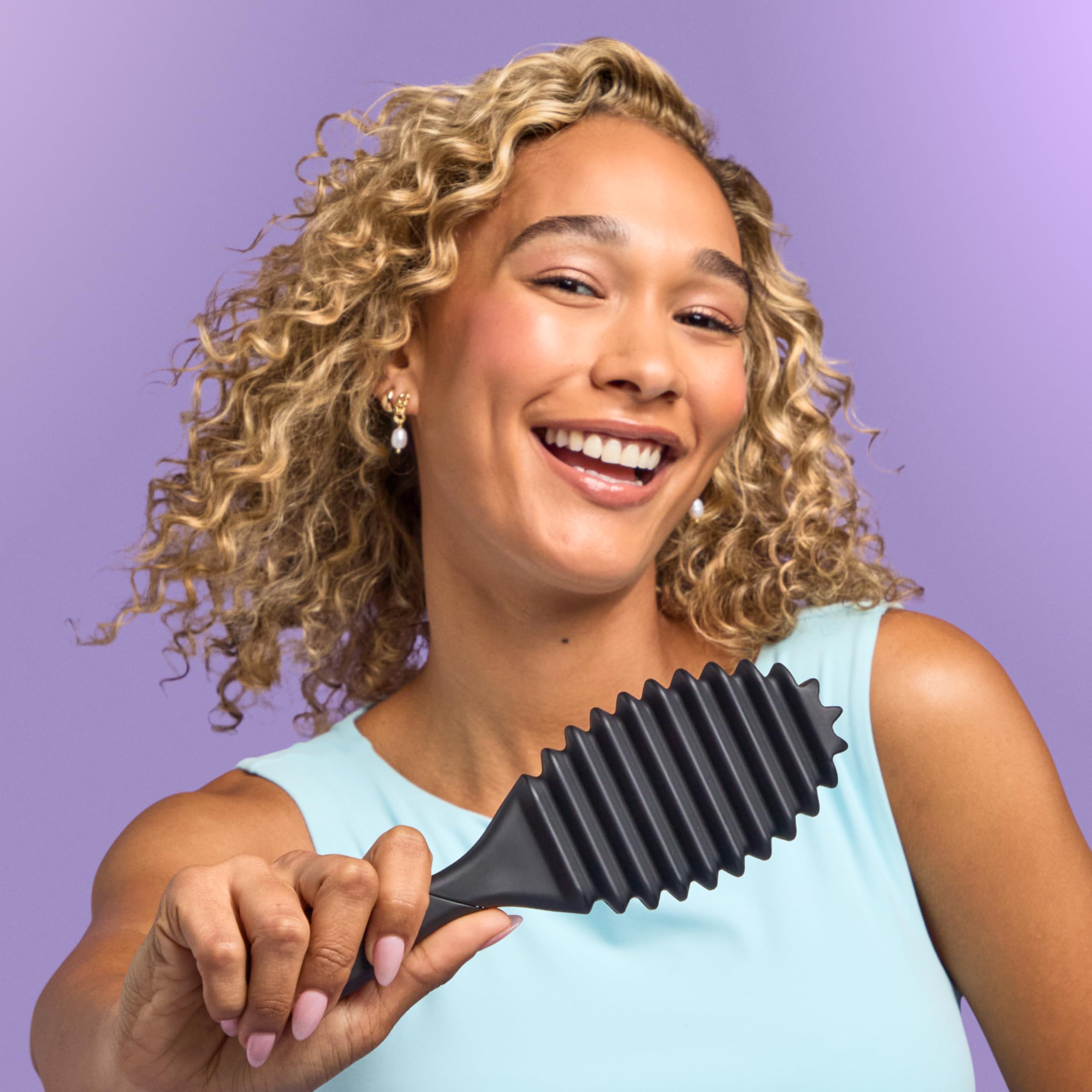 Wet Brush Curl Shaper for curly and coily textures during post-wash styling.