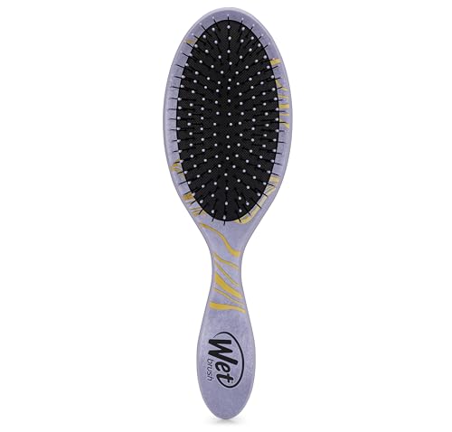 Wet Brush Disney Ariel bristles close-up show flexible bristles gliding through knots.
