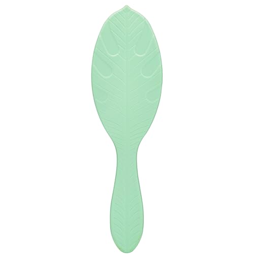 Wet Brush Go Green bristles closeup shows gentle detangling with Intelliflex.